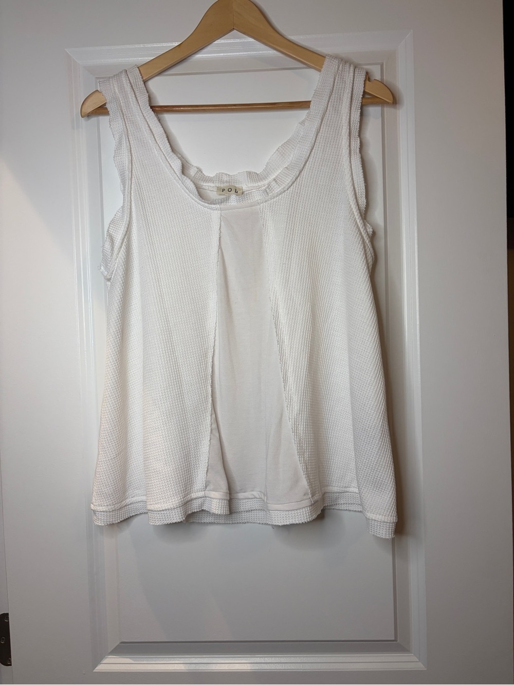 POL | White Textured Scoop Neck Flowy Casual Classic Tank